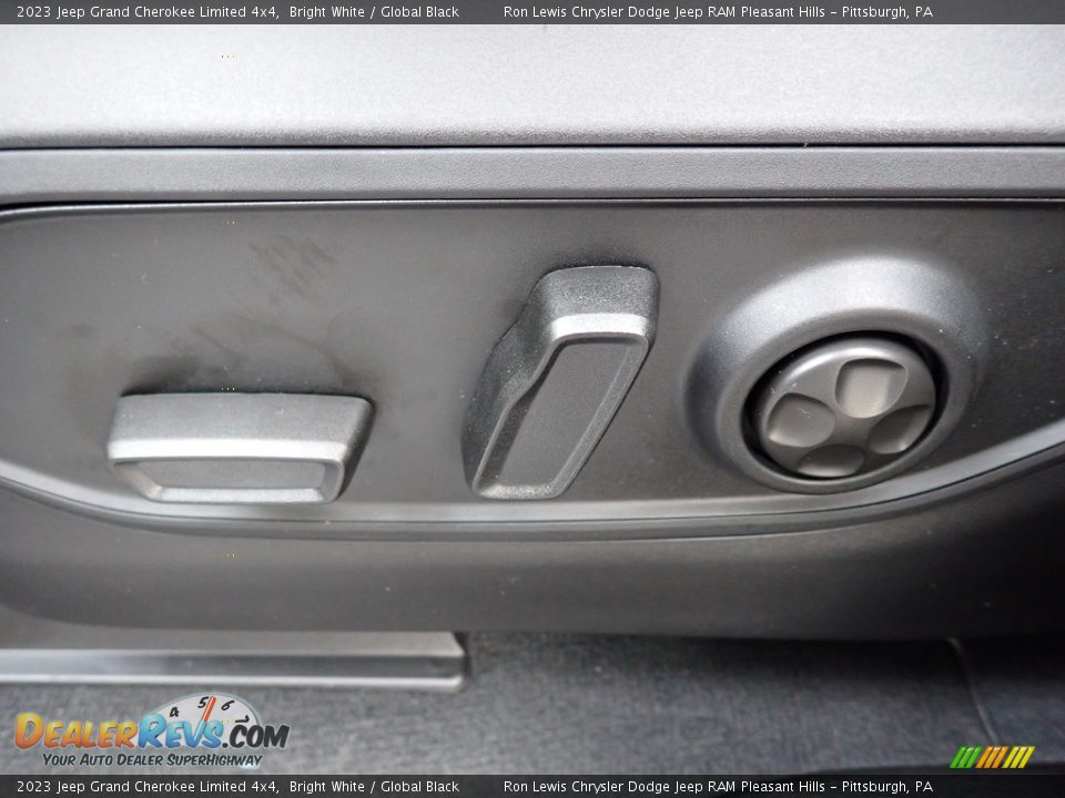 2023 Jeep Grand Cherokee Limited 4x4 Bright White / Global Black Photo #16