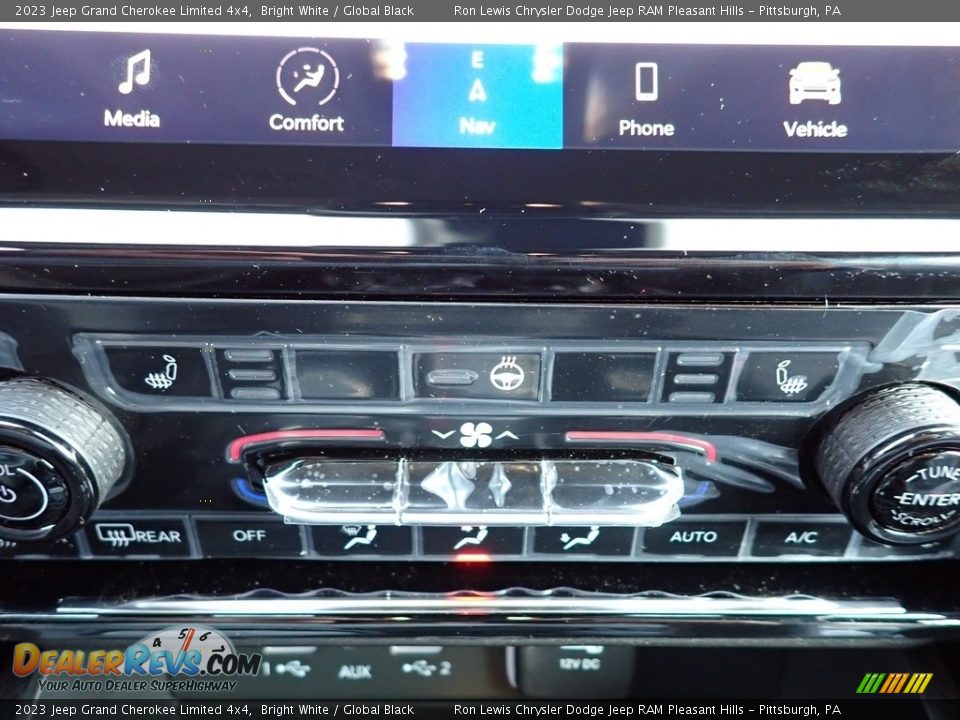 2023 Jeep Grand Cherokee Limited 4x4 Bright White / Global Black Photo #17