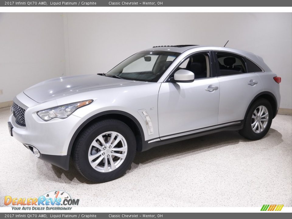 Front 3/4 View of 2017 Infiniti QX70 AWD Photo #3