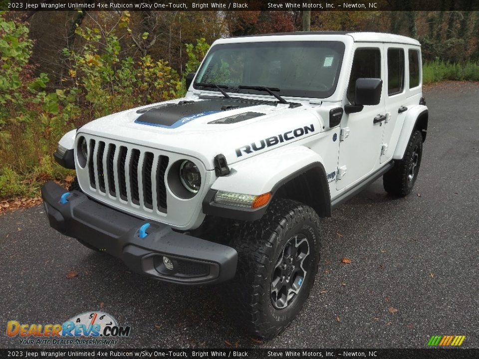 2023 Jeep Wrangler Unlimited 4xe Rubicon w/Sky One-Touch Bright White / Black Photo #2
