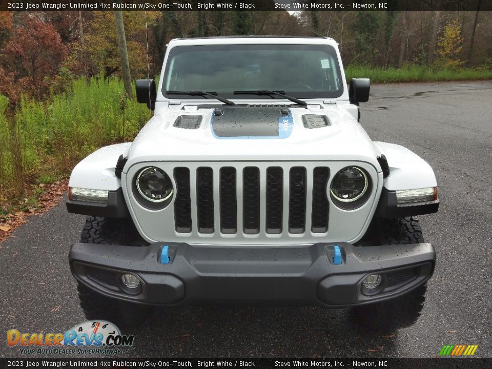 2023 Jeep Wrangler Unlimited 4xe Rubicon w/Sky One-Touch Bright White / Black Photo #3
