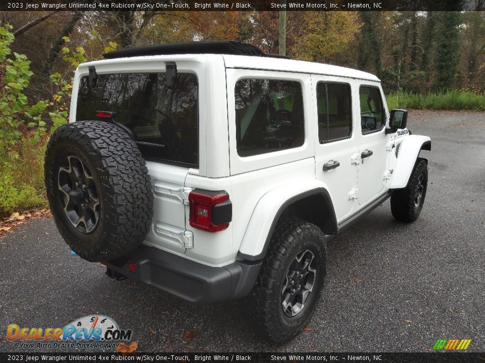 2023 Jeep Wrangler Unlimited 4xe Rubicon w/Sky One-Touch Bright White / Black Photo #7