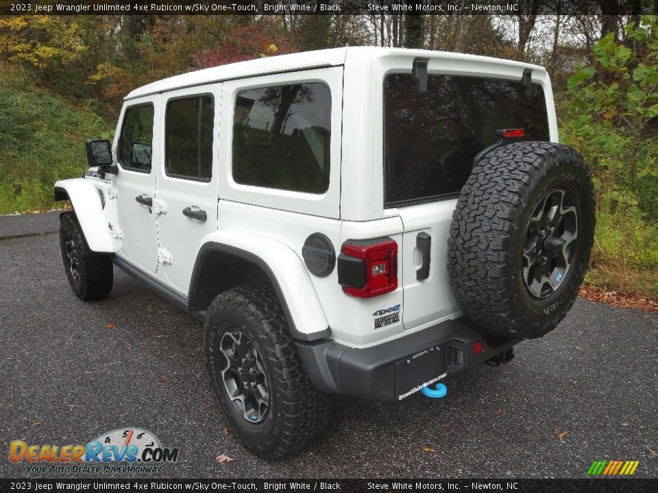 2023 Jeep Wrangler Unlimited 4xe Rubicon w/Sky One-Touch Bright White / Black Photo #9