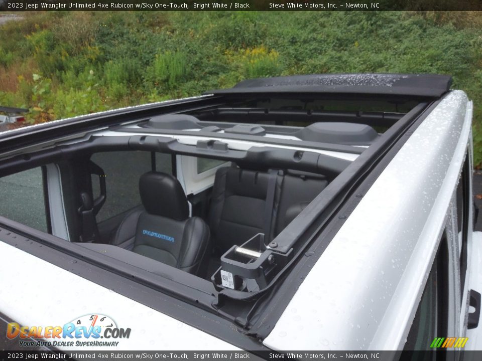 Sunroof of 2023 Jeep Wrangler Unlimited 4xe Rubicon w/Sky One-Touch Photo #11