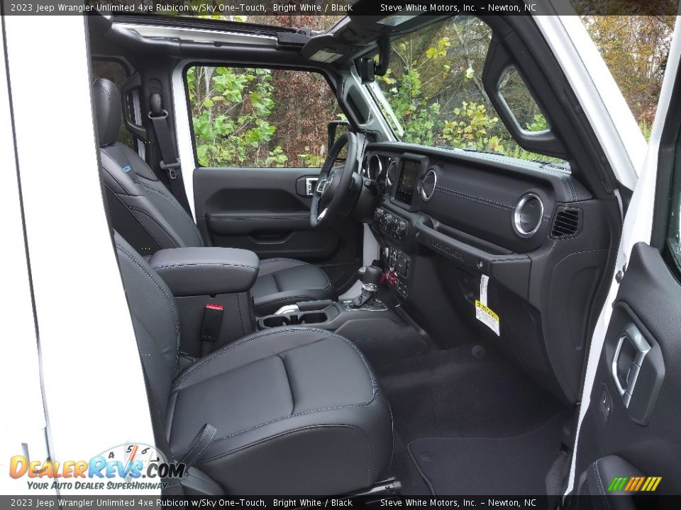 Front Seat of 2023 Jeep Wrangler Unlimited 4xe Rubicon w/Sky One-Touch Photo #20