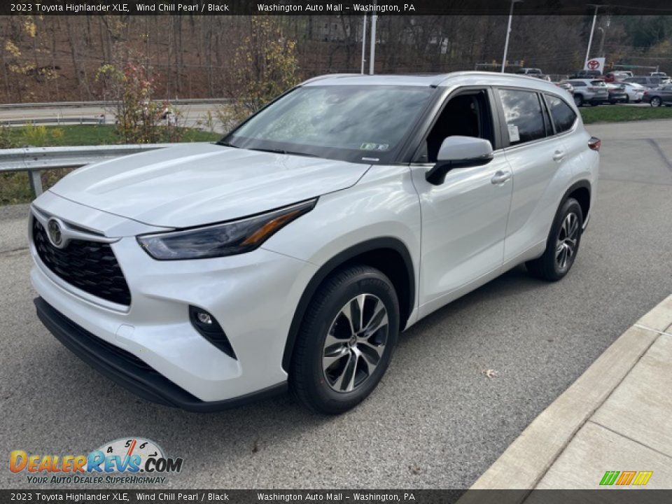 Front 3/4 View of 2023 Toyota Highlander XLE Photo #7