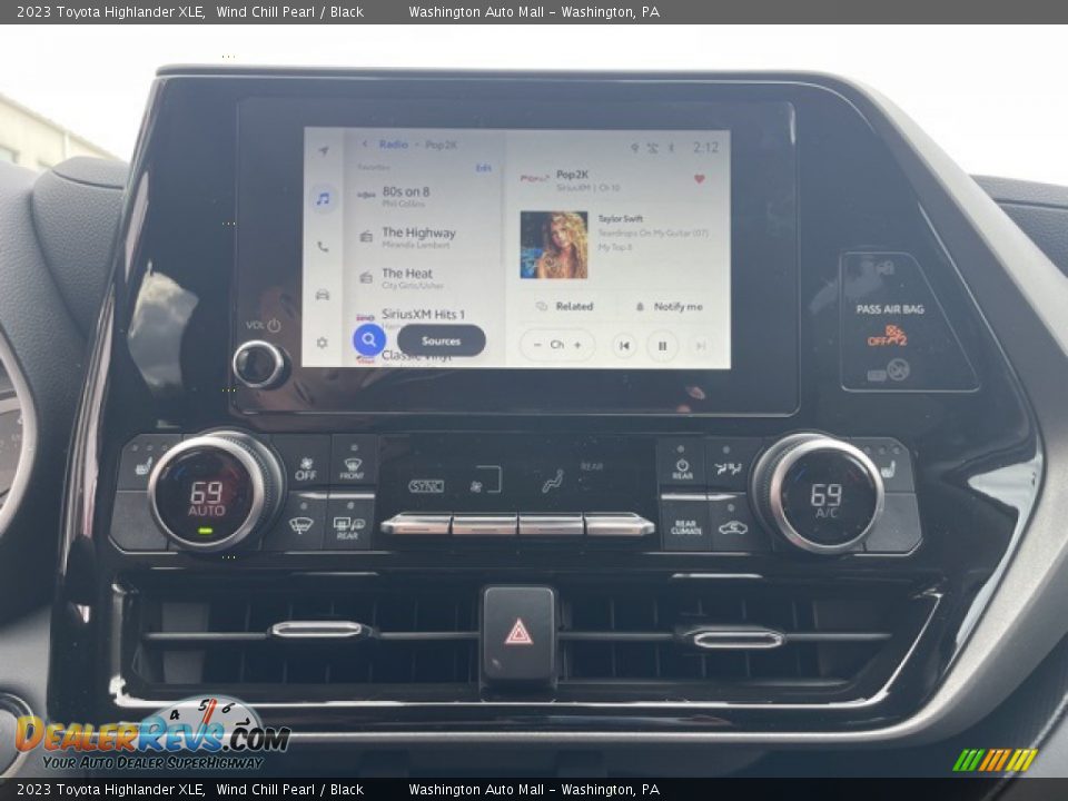 Controls of 2023 Toyota Highlander XLE Photo #12