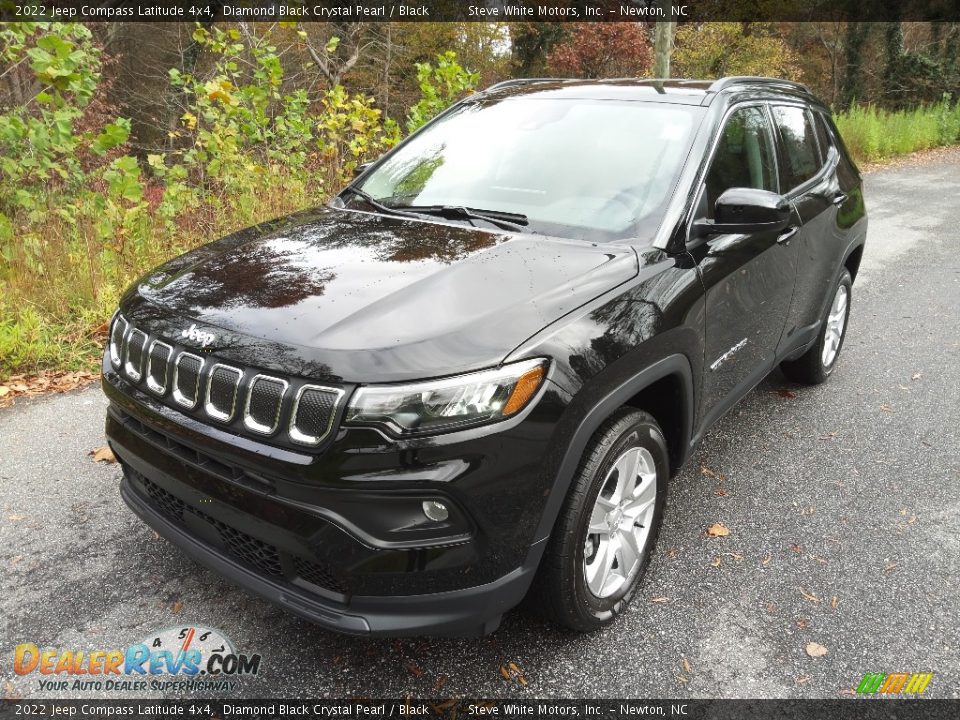 2022 Jeep Compass Latitude 4x4 Diamond Black Crystal Pearl / Black Photo #2