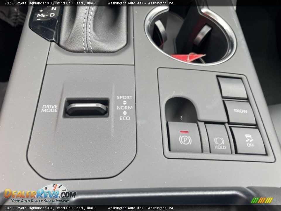 Controls of 2023 Toyota Highlander XLE Photo #14
