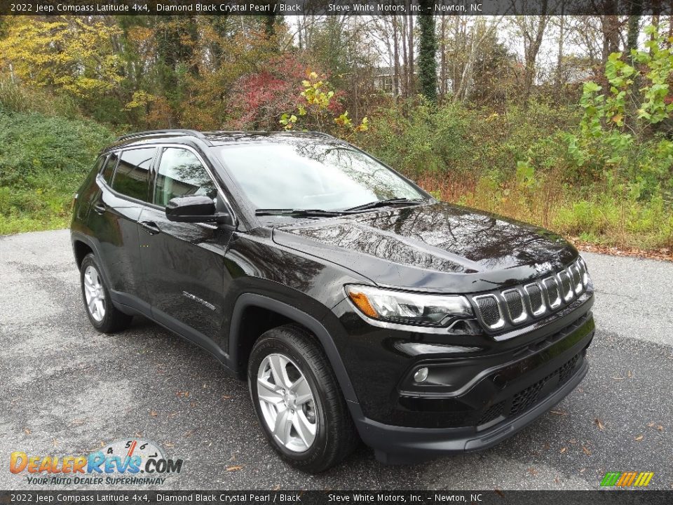 2022 Jeep Compass Latitude 4x4 Diamond Black Crystal Pearl / Black Photo #4