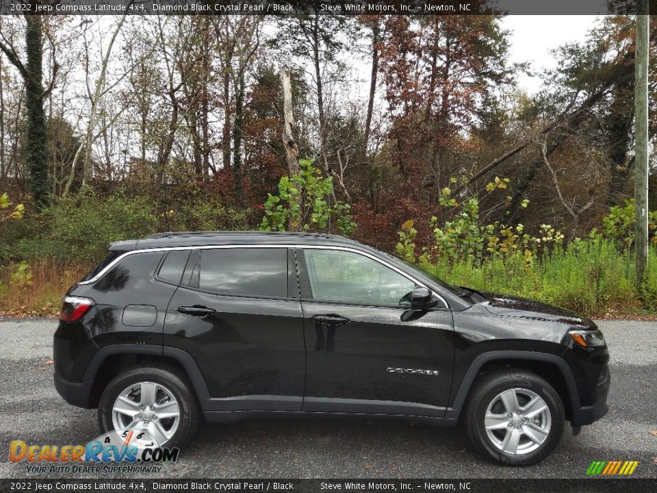 2022 Jeep Compass Latitude 4x4 Diamond Black Crystal Pearl / Black Photo #5