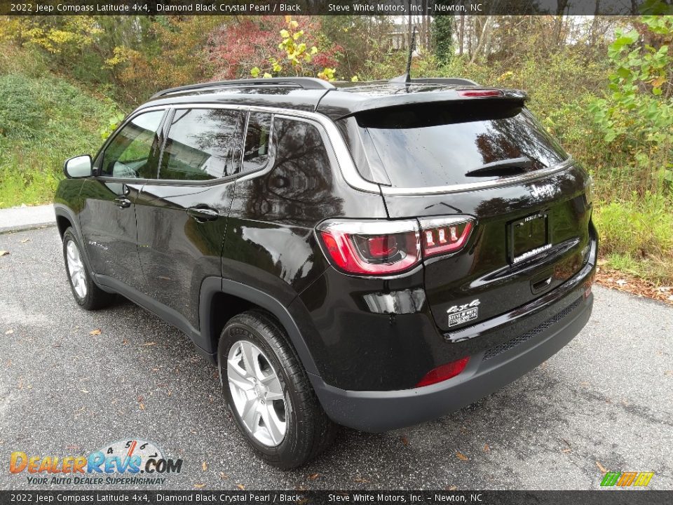 2022 Jeep Compass Latitude 4x4 Diamond Black Crystal Pearl / Black Photo #8