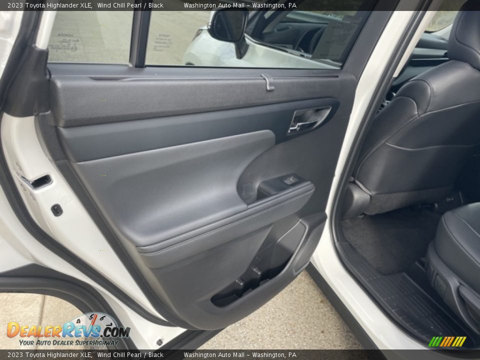 Door Panel of 2023 Toyota Highlander XLE Photo #24
