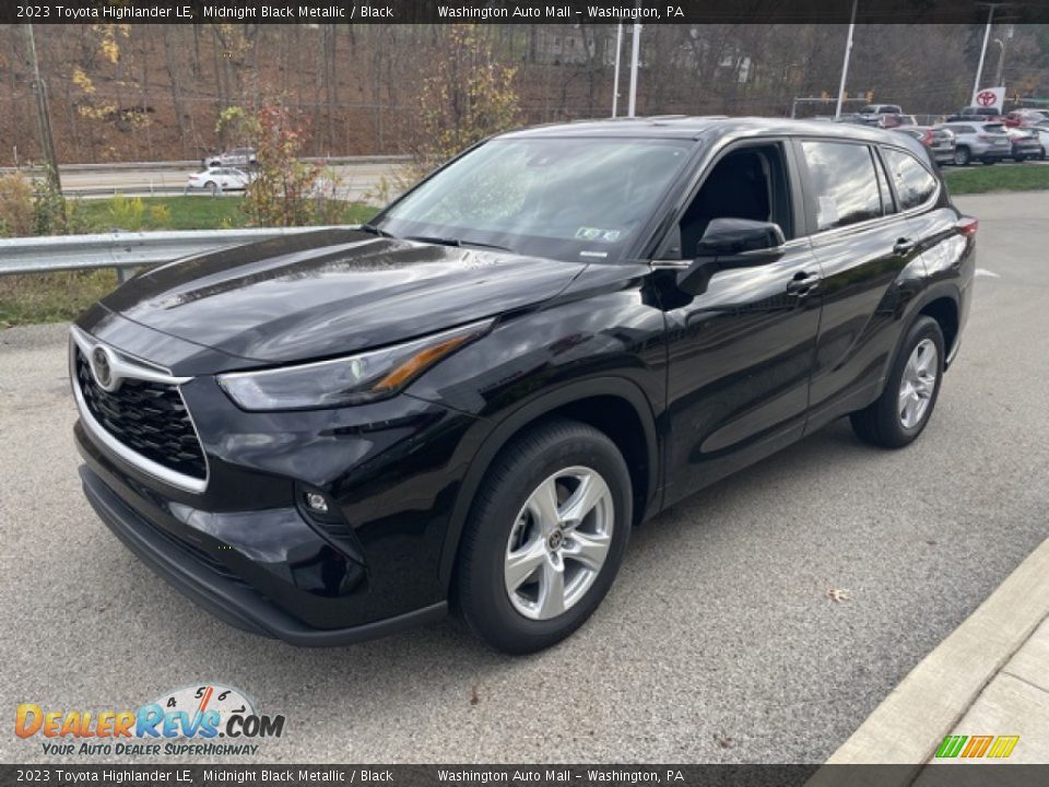 Front 3/4 View of 2023 Toyota Highlander LE Photo #7