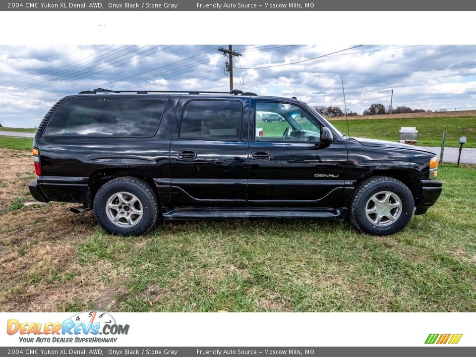 2004 GMC Yukon XL Denali AWD Onyx Black / Stone Gray Photo #3