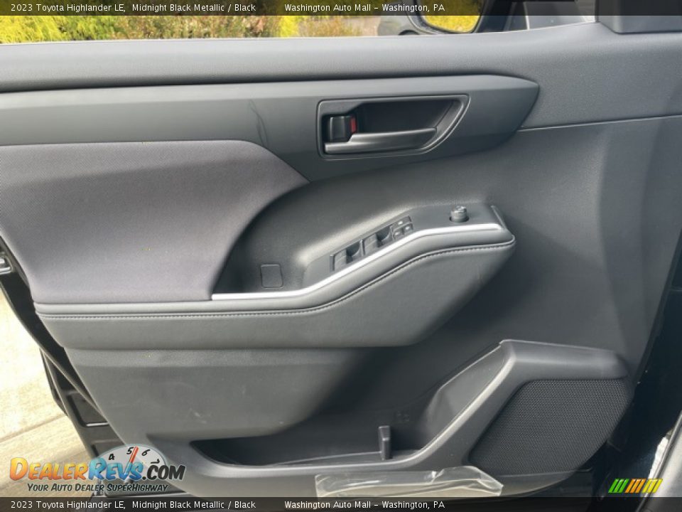 Door Panel of 2023 Toyota Highlander LE Photo #20