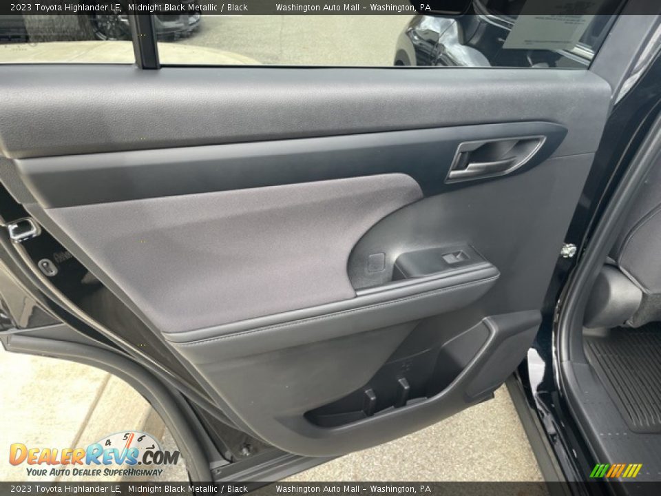 Door Panel of 2023 Toyota Highlander LE Photo #23