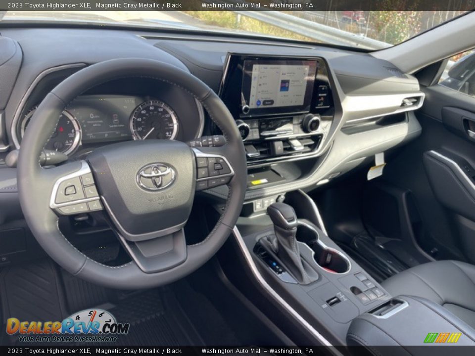 Dashboard of 2023 Toyota Highlander XLE Photo #3