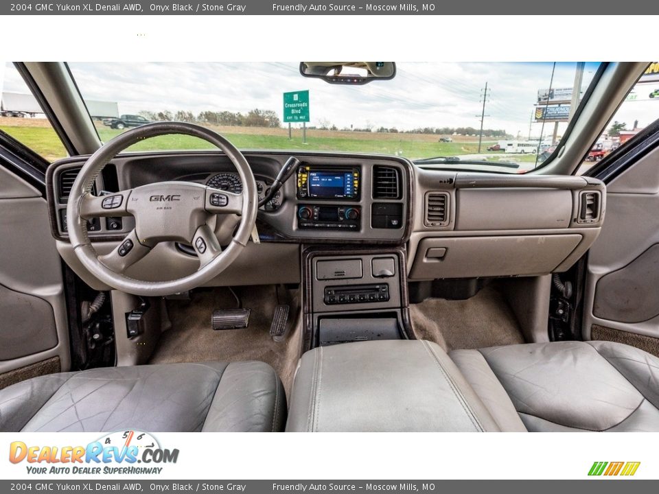 2004 GMC Yukon XL Denali AWD Onyx Black / Stone Gray Photo #28