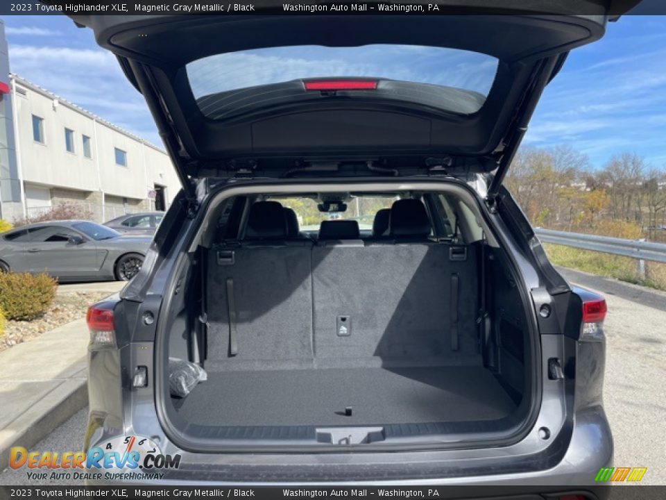 2023 Toyota Highlander XLE Trunk Photo #26