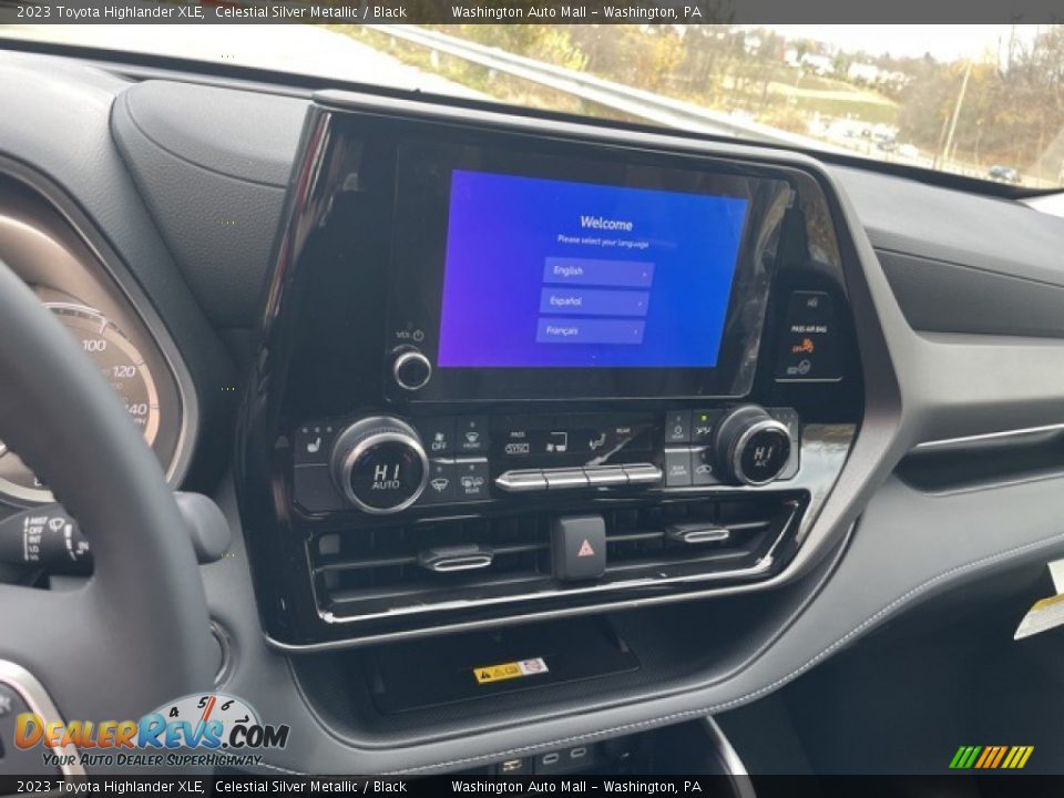 Controls of 2023 Toyota Highlander XLE Photo #5