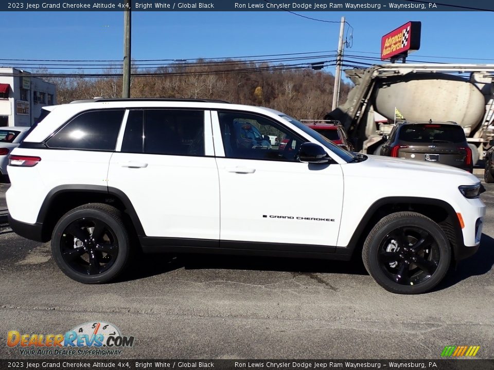 2023 Jeep Grand Cherokee Altitude 4x4 Bright White / Global Black Photo #7