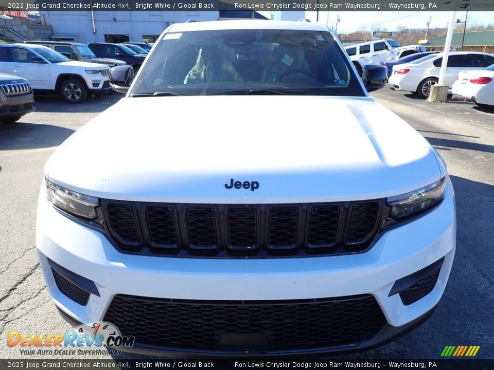 2023 Jeep Grand Cherokee Altitude 4x4 Bright White / Global Black Photo #9