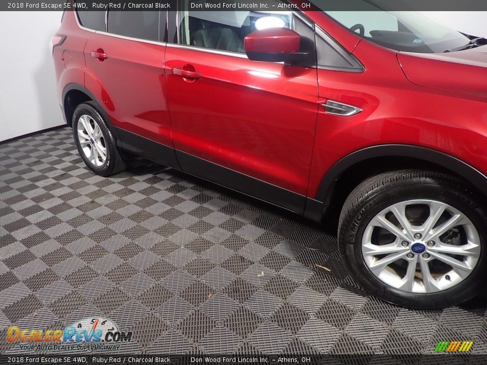 2018 Ford Escape SE 4WD Ruby Red / Charcoal Black Photo #4