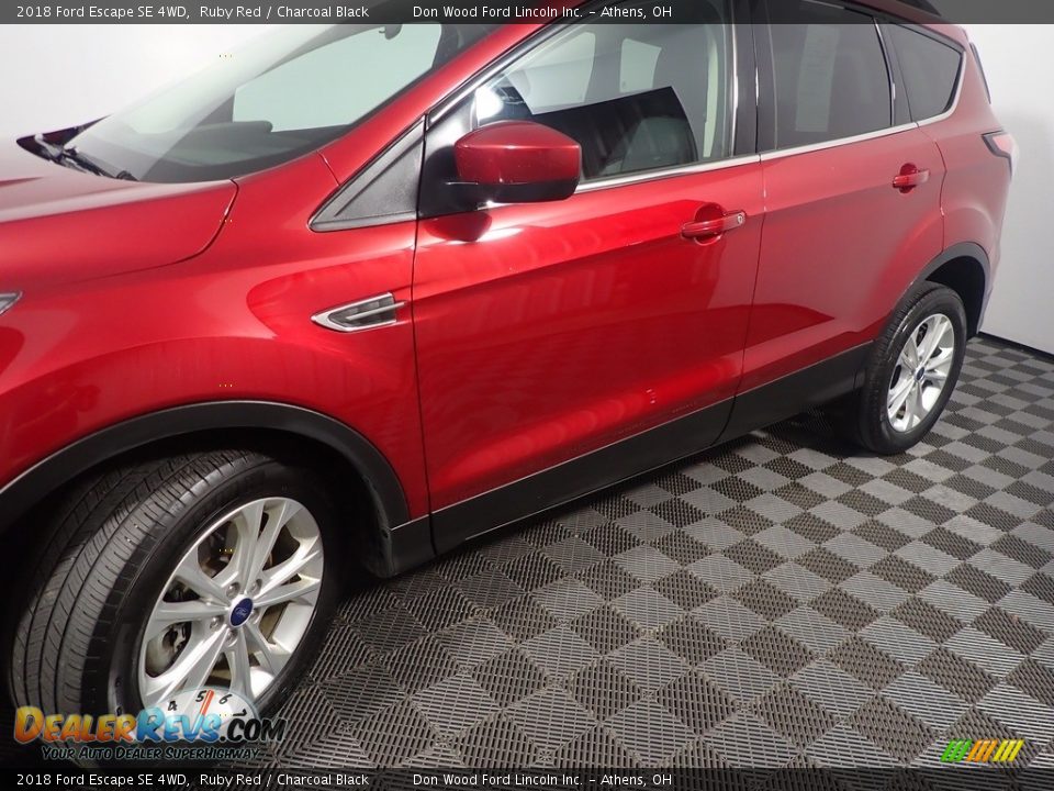 2018 Ford Escape SE 4WD Ruby Red / Charcoal Black Photo #10