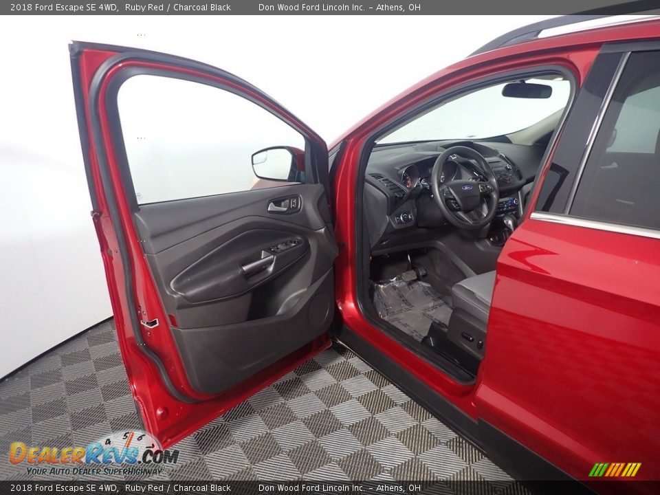 2018 Ford Escape SE 4WD Ruby Red / Charcoal Black Photo #19