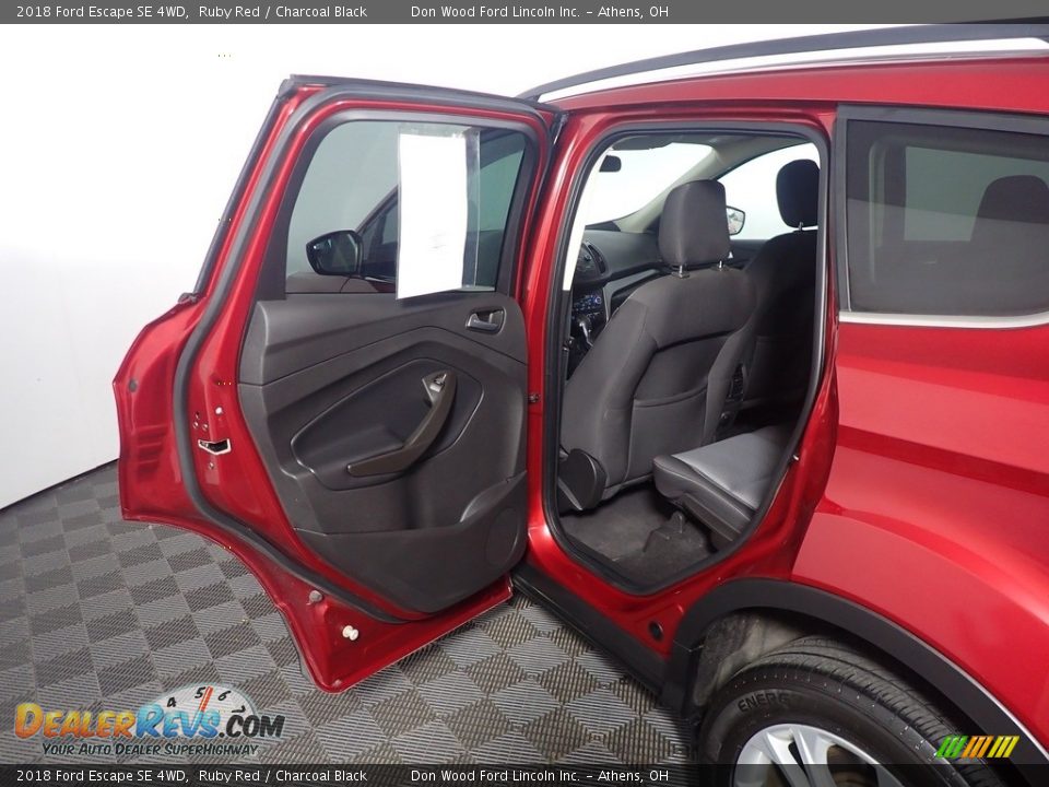 2018 Ford Escape SE 4WD Ruby Red / Charcoal Black Photo #33