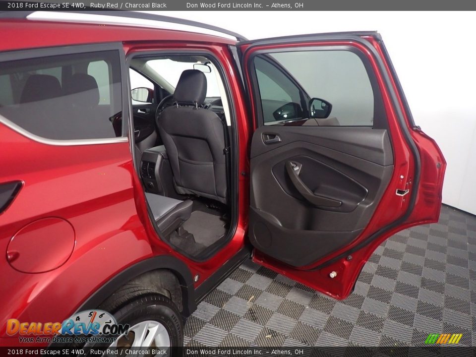 2018 Ford Escape SE 4WD Ruby Red / Charcoal Black Photo #35
