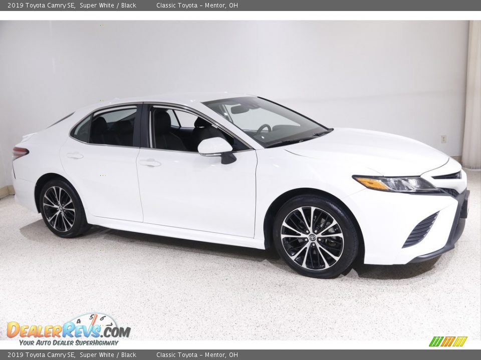 2019 Toyota Camry SE Super White / Black Photo #1