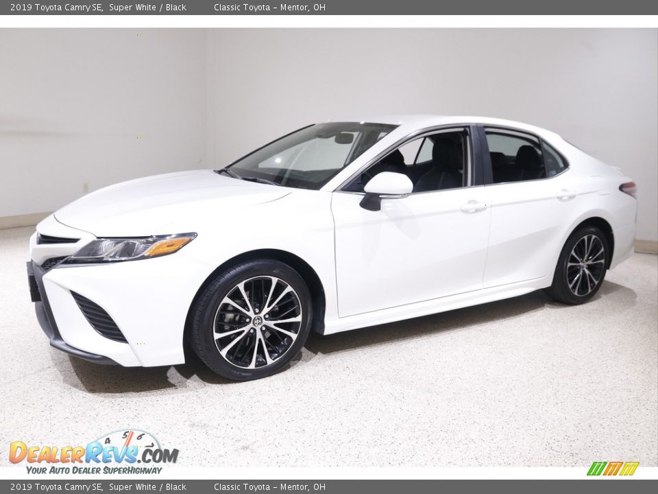 2019 Toyota Camry SE Super White / Black Photo #3