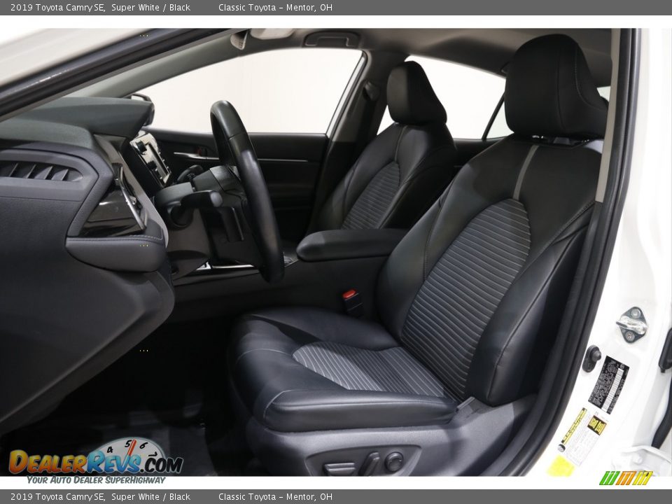 2019 Toyota Camry SE Super White / Black Photo #5