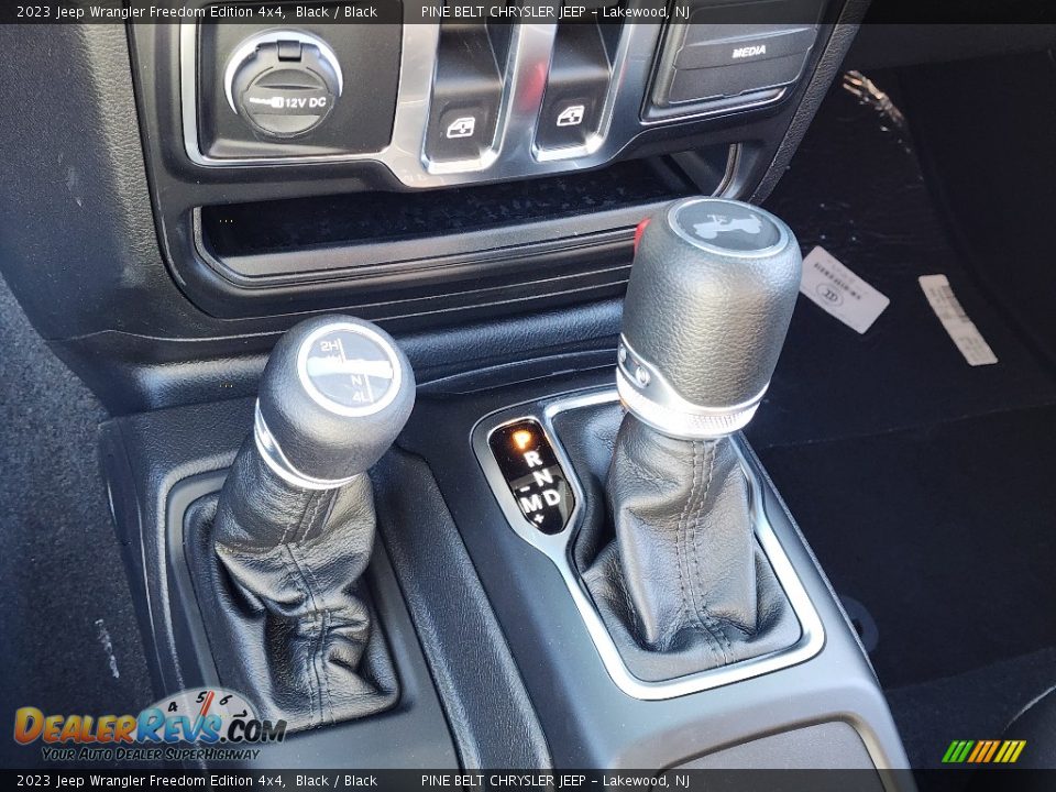 2023 Jeep Wrangler Freedom Edition 4x4 Shifter Photo #11