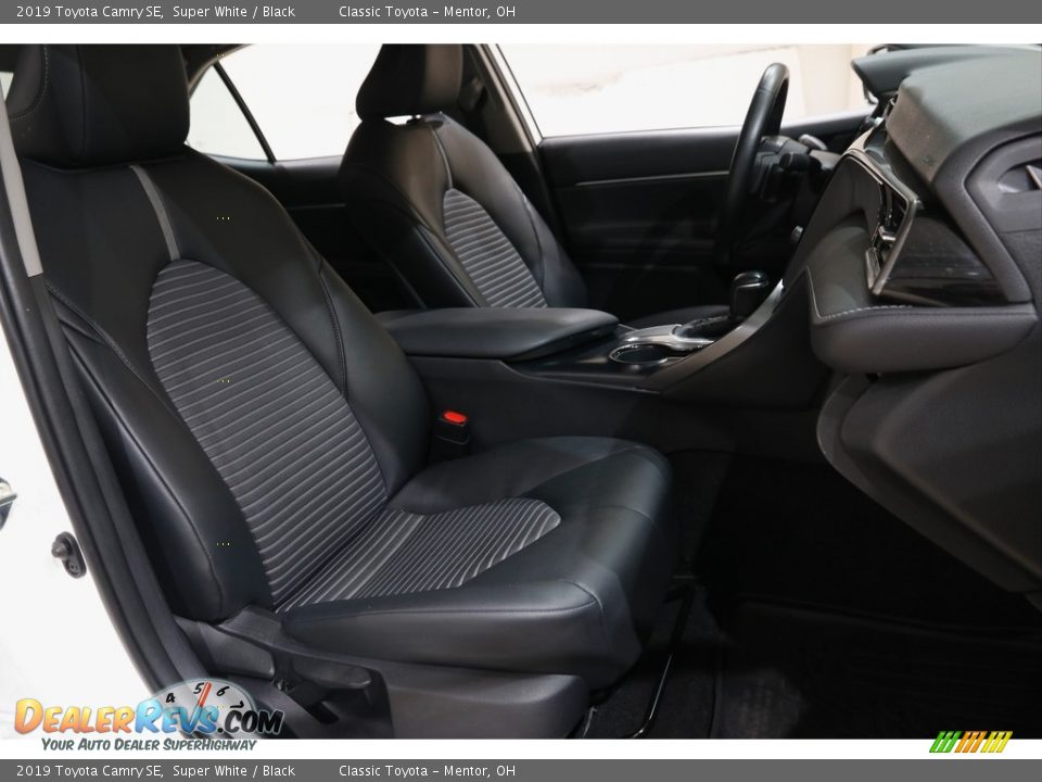 2019 Toyota Camry SE Super White / Black Photo #14