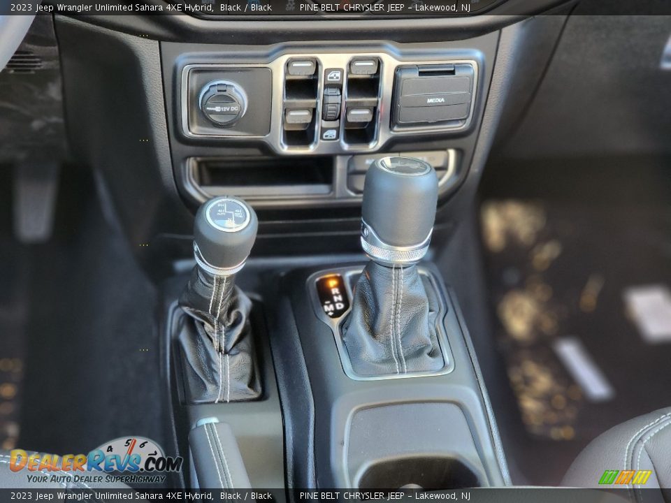 2023 Jeep Wrangler Unlimited Sahara 4XE Hybrid Shifter Photo #9