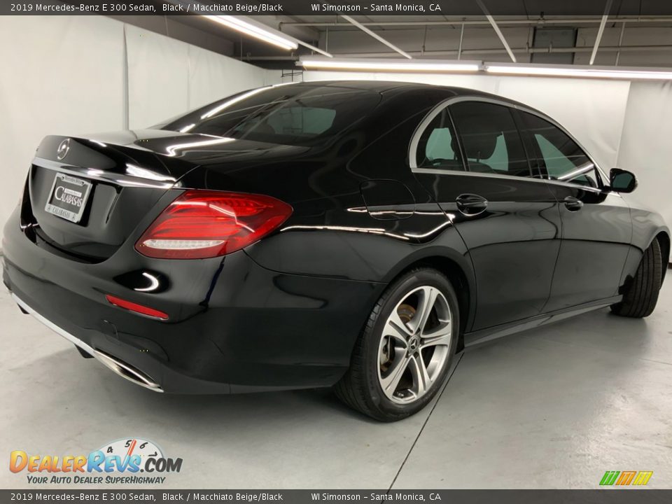 2019 Mercedes-Benz E 300 Sedan Black / Macchiato Beige/Black Photo #5