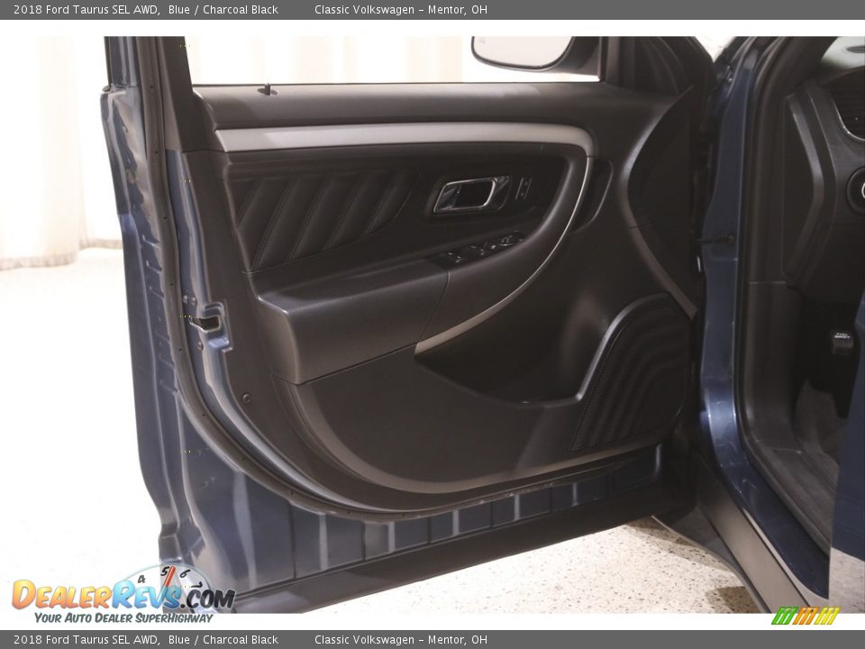 Door Panel of 2018 Ford Taurus SEL AWD Photo #4