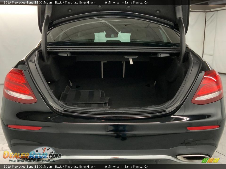2019 Mercedes-Benz E 300 Sedan Black / Macchiato Beige/Black Photo #8