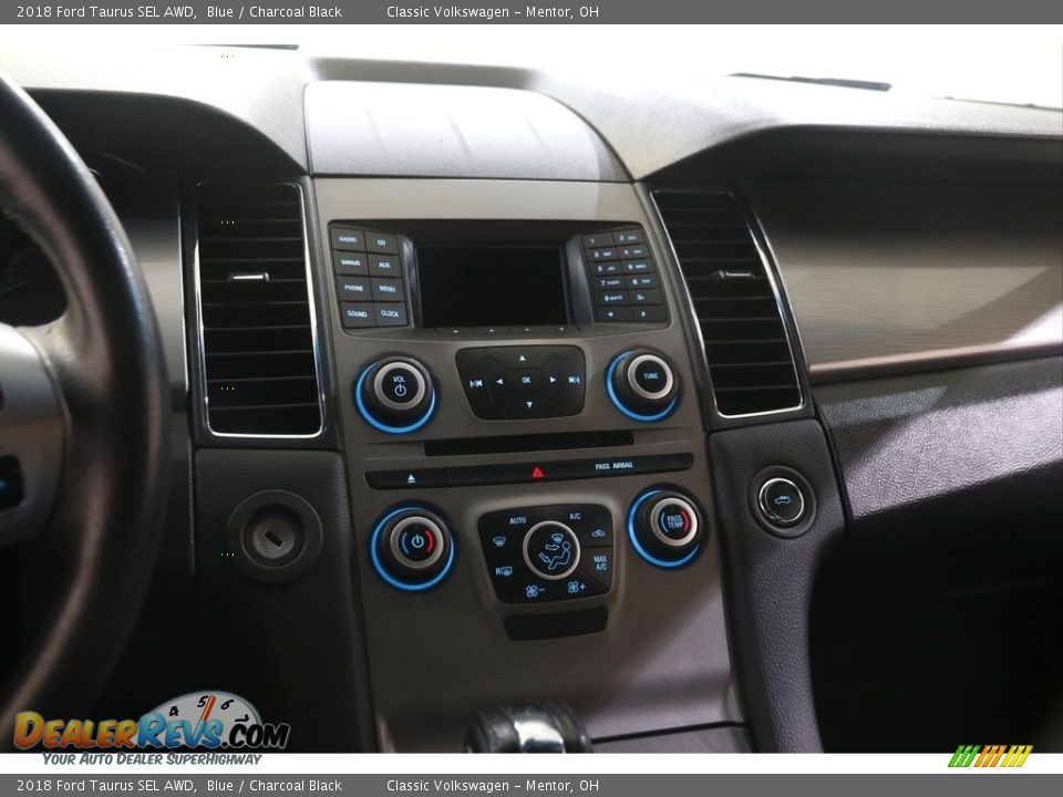 Controls of 2018 Ford Taurus SEL AWD Photo #9