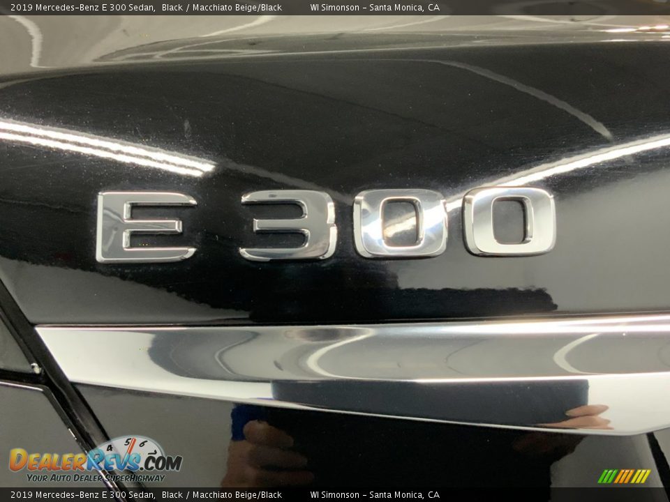 2019 Mercedes-Benz E 300 Sedan Black / Macchiato Beige/Black Photo #11