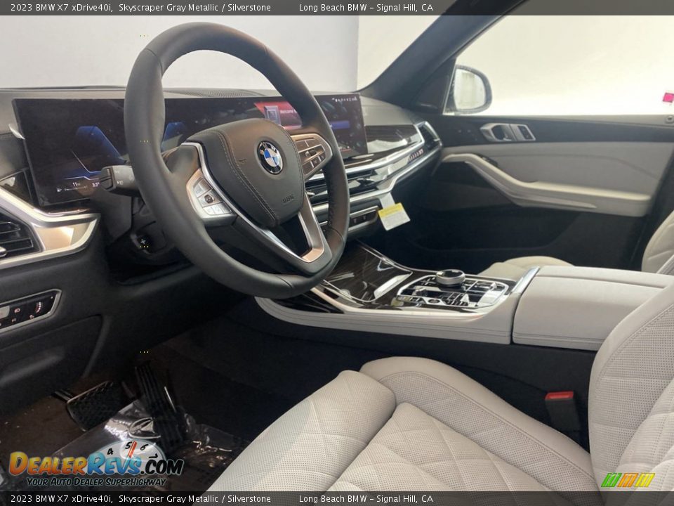 Front Seat of 2023 BMW X7 xDrive40i Photo #12