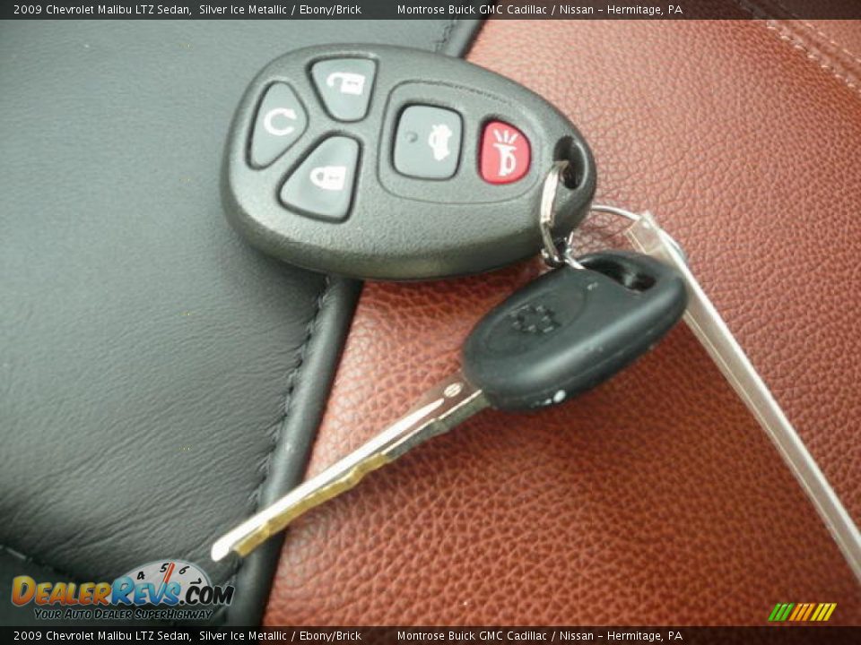 2009 Chevrolet Malibu LTZ Sedan Silver Ice Metallic / Ebony/Brick Photo #19