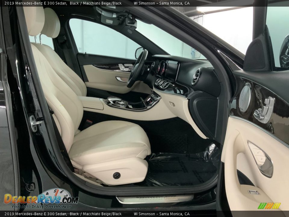 2019 Mercedes-Benz E 300 Sedan Black / Macchiato Beige/Black Photo #31