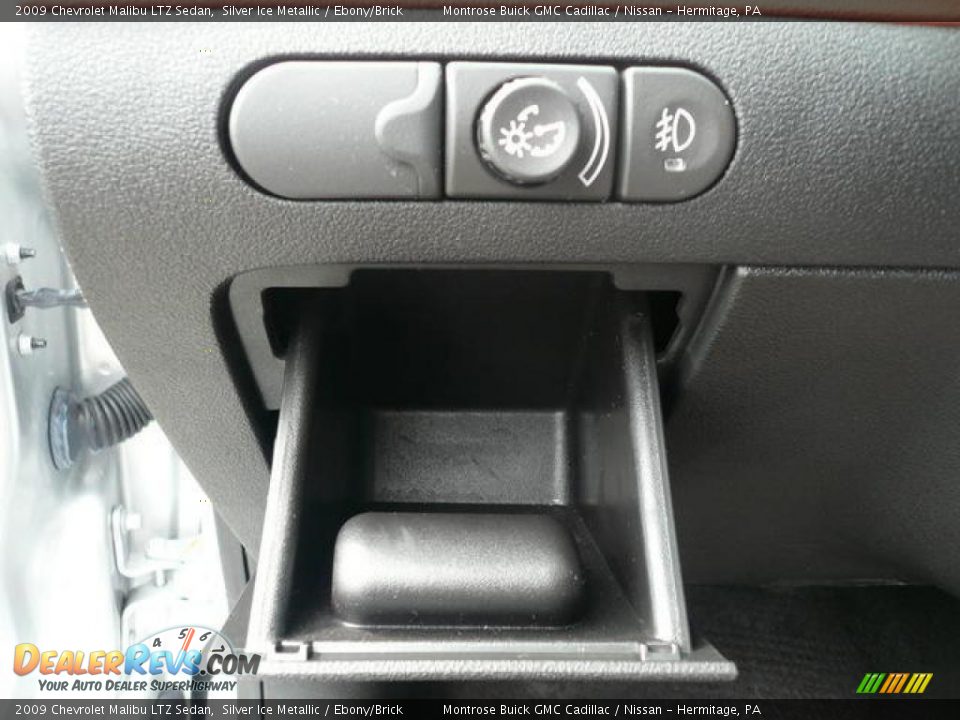 2009 Chevrolet Malibu LTZ Sedan Silver Ice Metallic / Ebony/Brick Photo #20