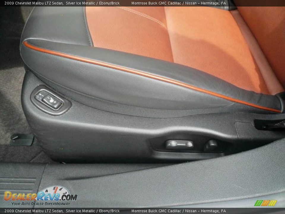 2009 Chevrolet Malibu LTZ Sedan Silver Ice Metallic / Ebony/Brick Photo #21