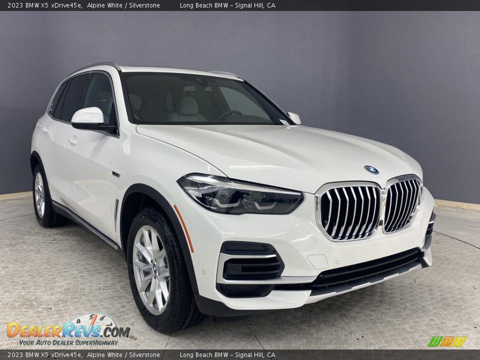 Front 3/4 View of 2023 BMW X5 xDrive45e Photo #26