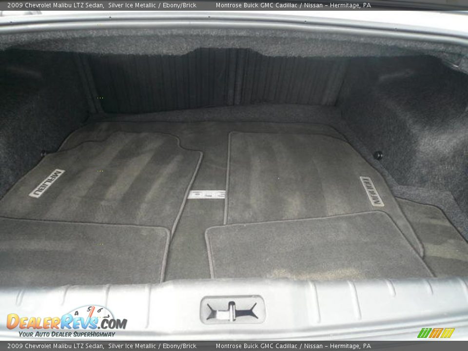2009 Chevrolet Malibu LTZ Sedan Silver Ice Metallic / Ebony/Brick Photo #24